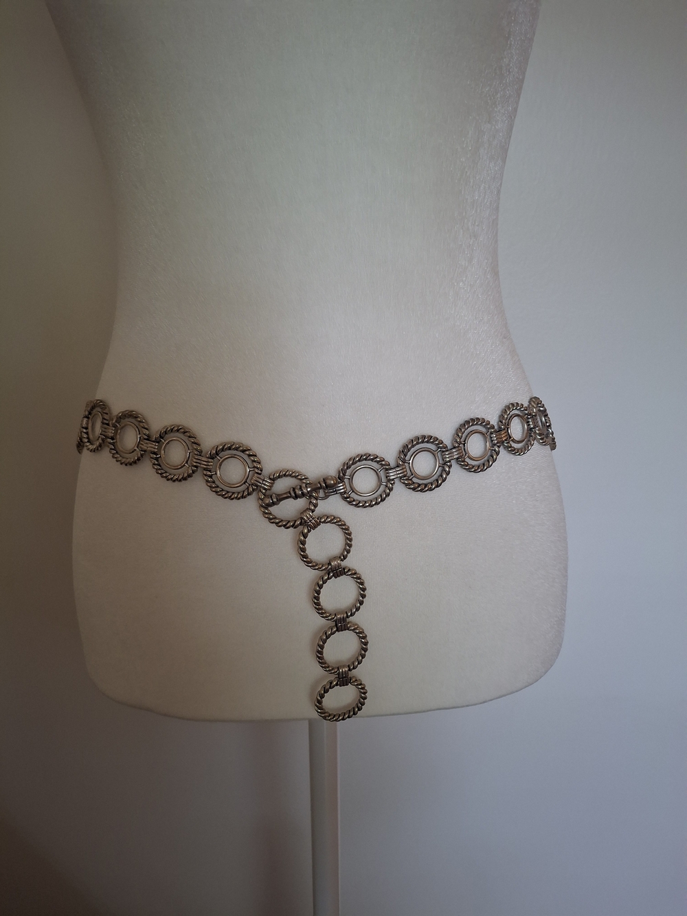 Decorative Circle-Link Chain Waist Belt in Silver